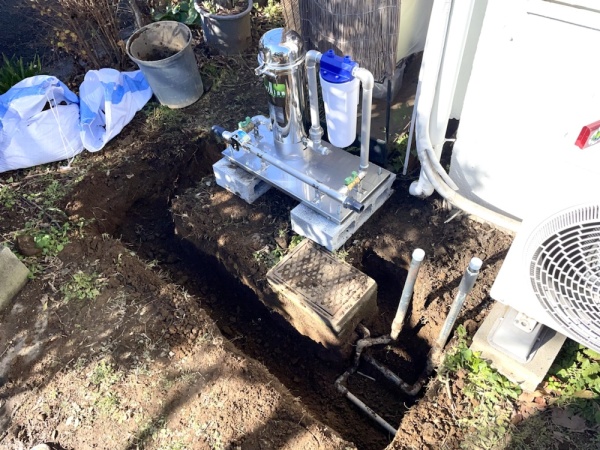 水道工事（水道管直結式浄水器取り付け）　工事中　新規水道管直結式浄水器取り付け工事掘削工事後