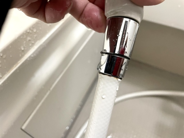 浴室蛇口修理工事　工事前　シャワーホース部より水漏れ
