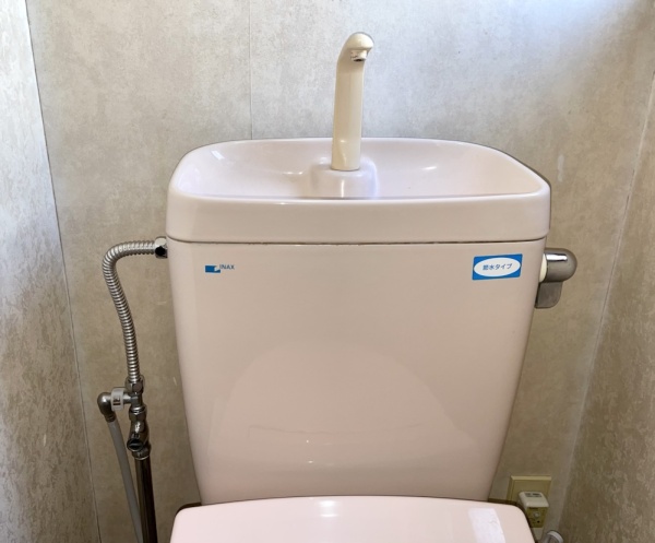 トイレ水漏れ修理工事　工事後　トイレタンク内外部部品交換工事後