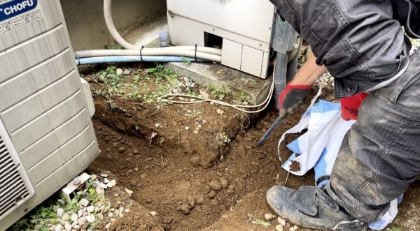 水道修理（配管工事）　工事中　掘削部埋め戻し工事中