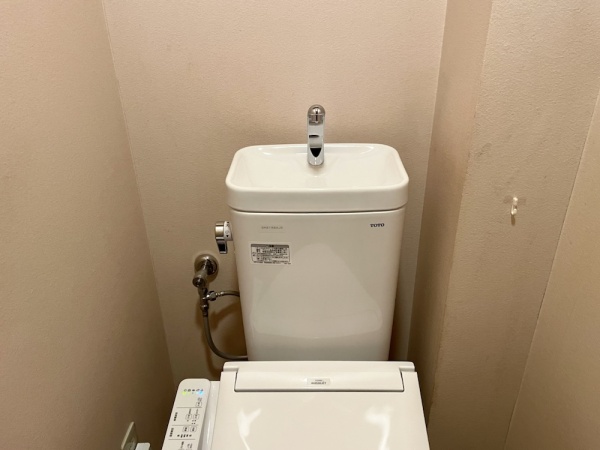 トイレ便器交換工事　工事後　トイレ新規便器等取り付け工事後