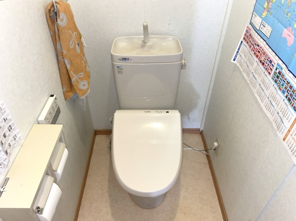 トイレ便器交換工事　工事前　トイレ既設便器