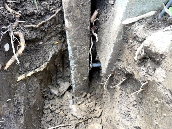 水道修理（水栓柱、蛇口交換）工事　工事中　掘削工事中