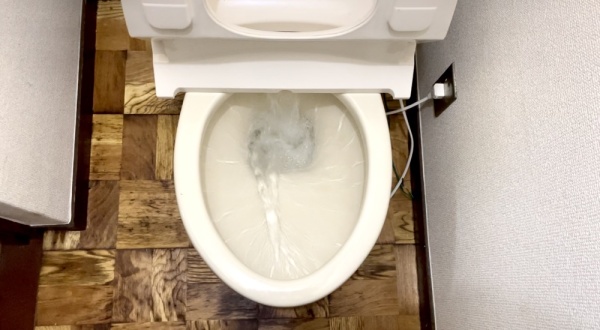 トイレつまり修理（排水管高圧洗浄）工事　工事後　排水テスト異常無し