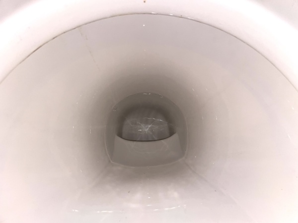 トイレ水漏れ修理工事　工事後　トイレタンク新規部品取り工事後
