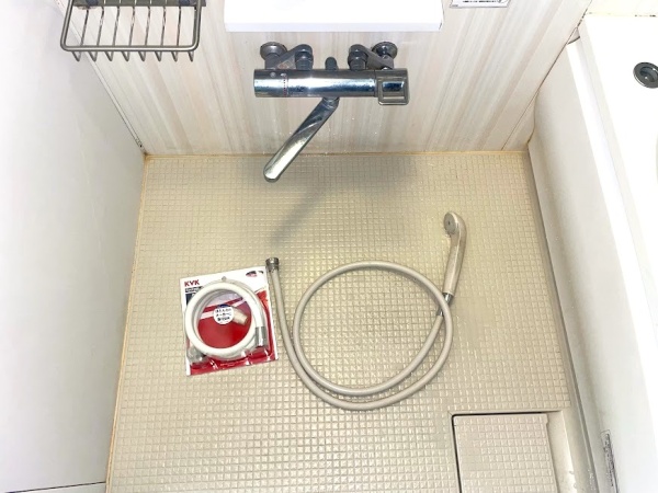 浴室蛇口シャワーヘッド（ReFa）交換工事　工事中　浴室蛇口既設シャワーヘッド、ホース取り外し工事後