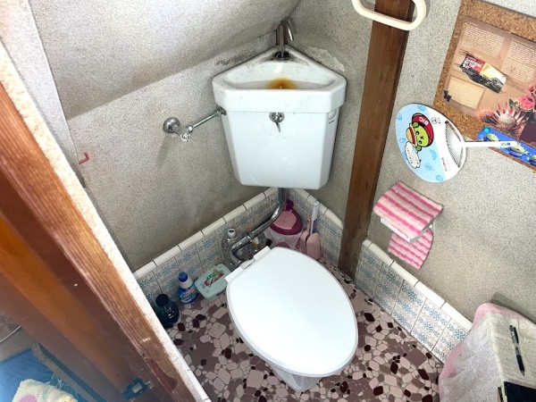トイレ水漏れ修理工事　工事前