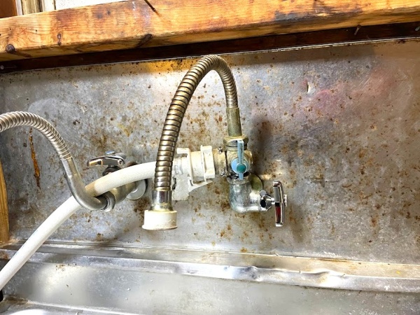 水道修理（キッチン蛇口修理・洗面器水漏れ修理）工事　工事後　新規部品取り付け工事後