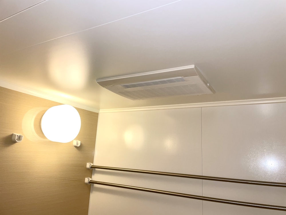 浴室暖房・換気・乾燥機交換工事　工事前　浴室既設暖房・換気・乾燥機