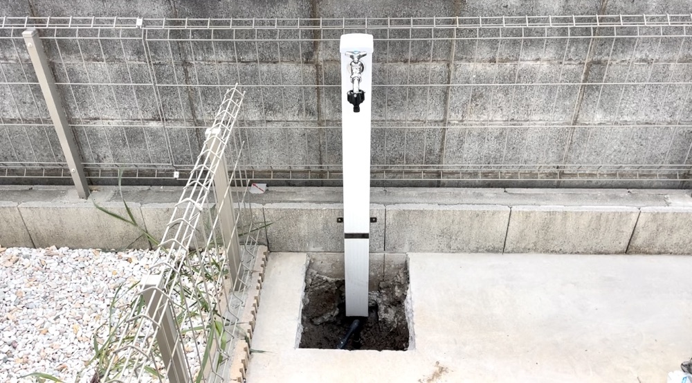 水道工事（散水栓から水栓柱へ交換）　工事中　新規水栓柱取り付け工事後