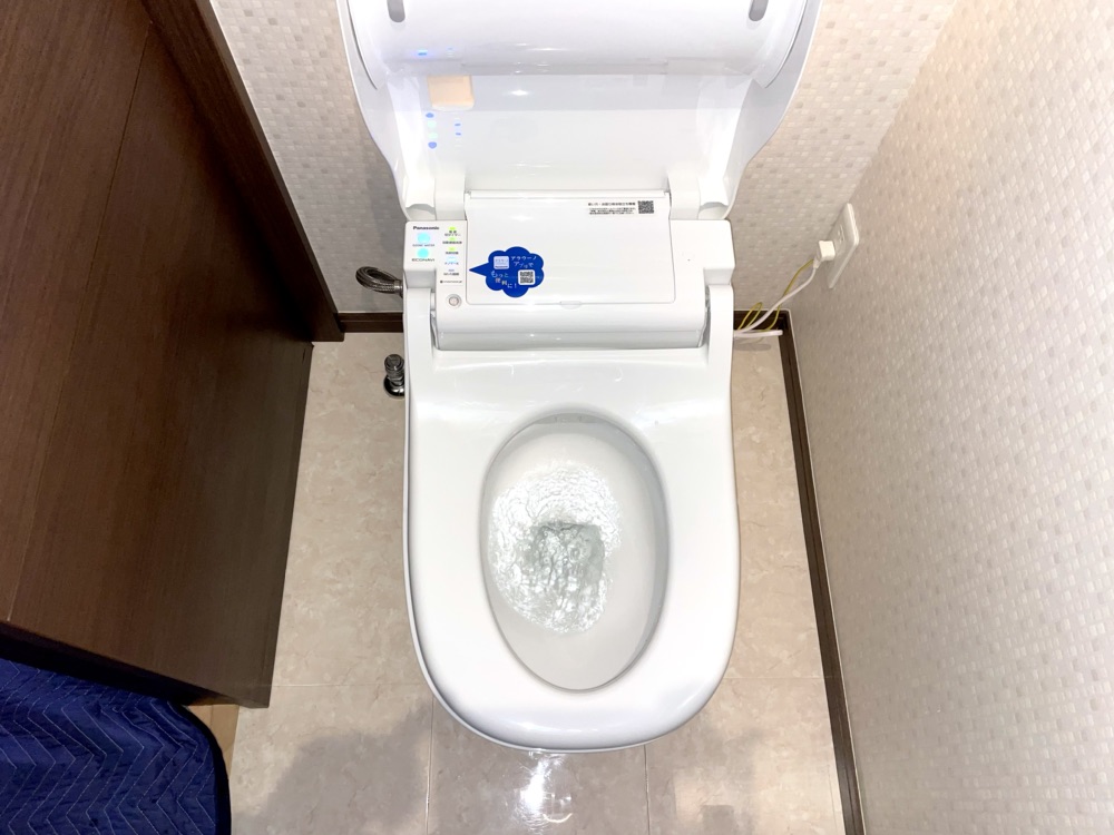 トイレ便器交換工事　工事後　トイレ新規便器取り付け工事後