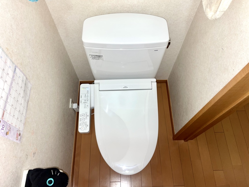 トイレ便器交換工事　工事後　トイレ新規便器取り付け工事後