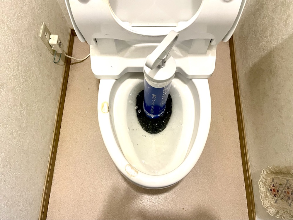 トイレつまり修理　工事中　圧力工法実施中（ローポンプ）