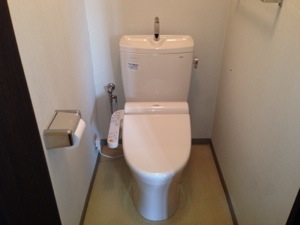 トイレ新規便器等取り付け工事後。