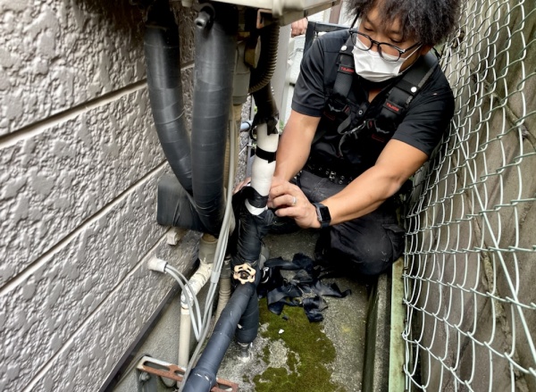 漏水修理（給湯管改修）工事　工事中　既設給湯管撤去工事中