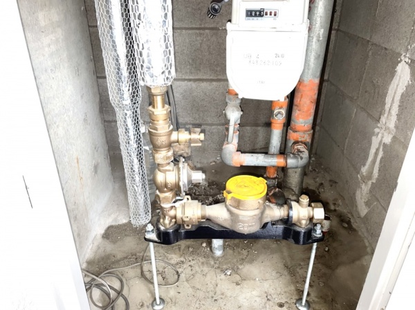 給水管直結式浄水器取り外し工事　工事中　給水管直結式浄水器取り外し後