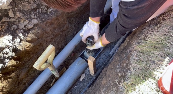 排水（つまり・配管）工事　工事中　排水管切断中