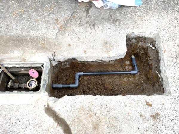 漏水修理（給水管）工事　工事中　配管工事後