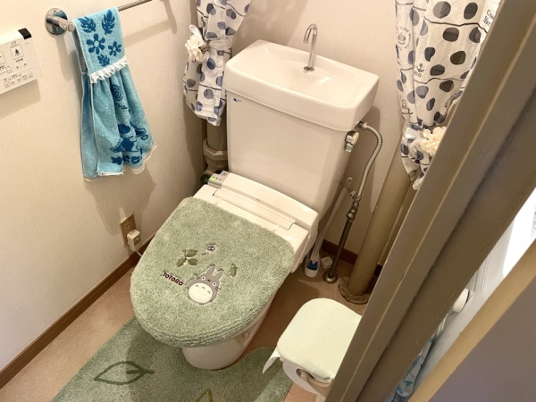 トイレ修理工事　工事後　トイレタンク内外部新規部品取り付け後