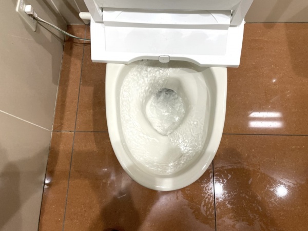 トイレつまり修理（圧力工法）工事　工事後　排水テスト異常無し