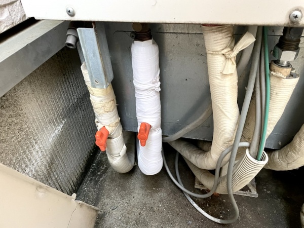 水道修理（給湯管漏水）工事　工事後　電気温水器側