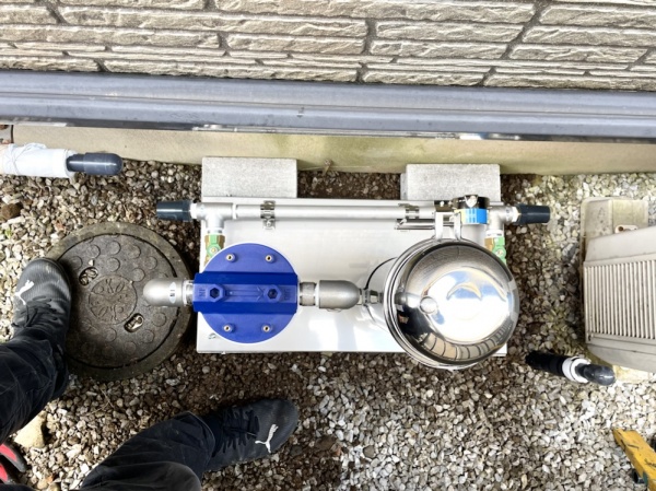 水道管直結式浄水器取り付け（交換）工事　工事中　新規水道管直結式浄水器取り付け中