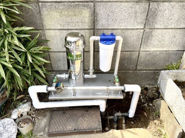 水道管直結式浄水器取り付け（交換）工事　工事中　新規水道管直結式浄水器保温工事中