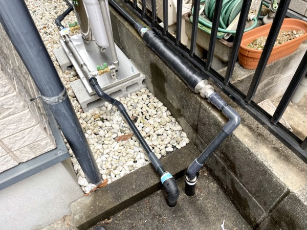 水道管直結式浄水器取り付け（交換）工事　工事中　新規給水管直結式浄水器取り付け配管工事後