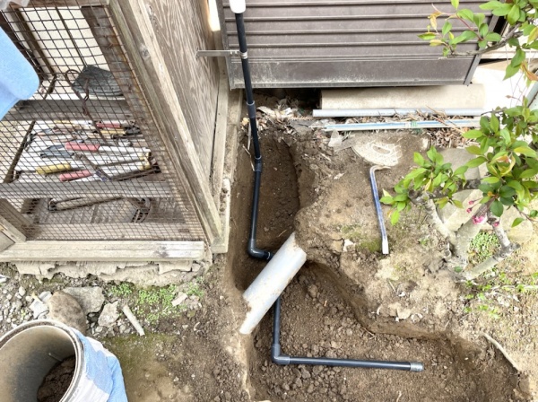 水道修理（給水管漏水）工事　工事中　掘削・配管工事中