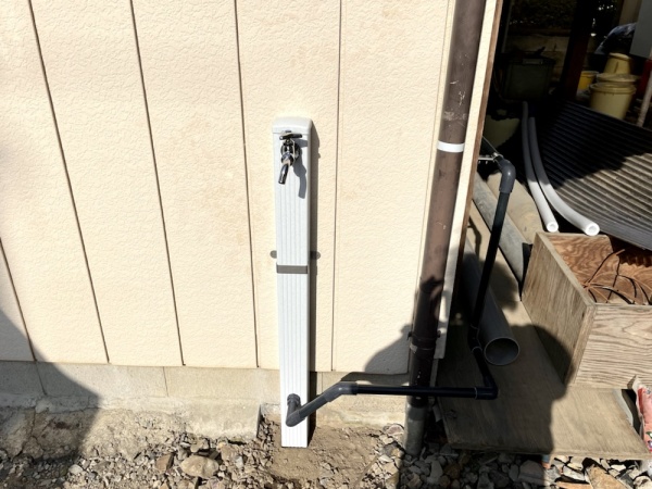 水道修理（水栓柱増設）工事　工事中　水栓柱設置・配管工事後