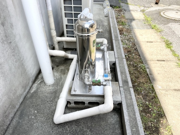 水道管直結式活水器取り付け工事　工事中　水道管直結式活水器取り付け・保温工事後