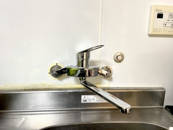 水道修理（漏水調査・修理）工事　工事中　キッチン蛇口取り付け後