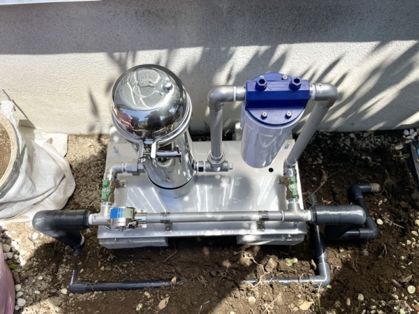 水道管直結式浄水器取り付け（交換）工事　工事中　保温工事後