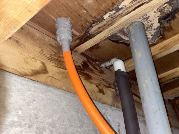 水道修理（漏水修理・給湯管改修）工事　工事後　洗面台床下