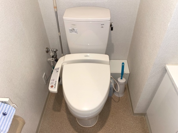 トイレ水漏れ修理工事　工事後　トイレ全景