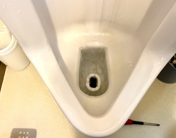 トイレ小便器つまり修理工事　工事後